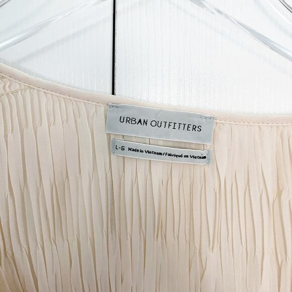 Urban Outfitters Aliyah Plisse Button-Front Blouse - Picture 6 of 9